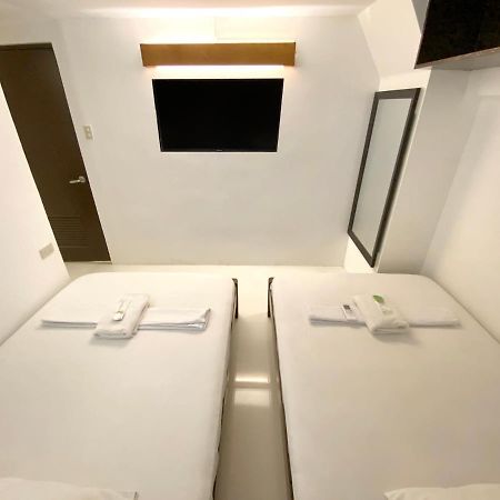 Hotel E Relaxed Haven Transient House Pasay Esterno foto
