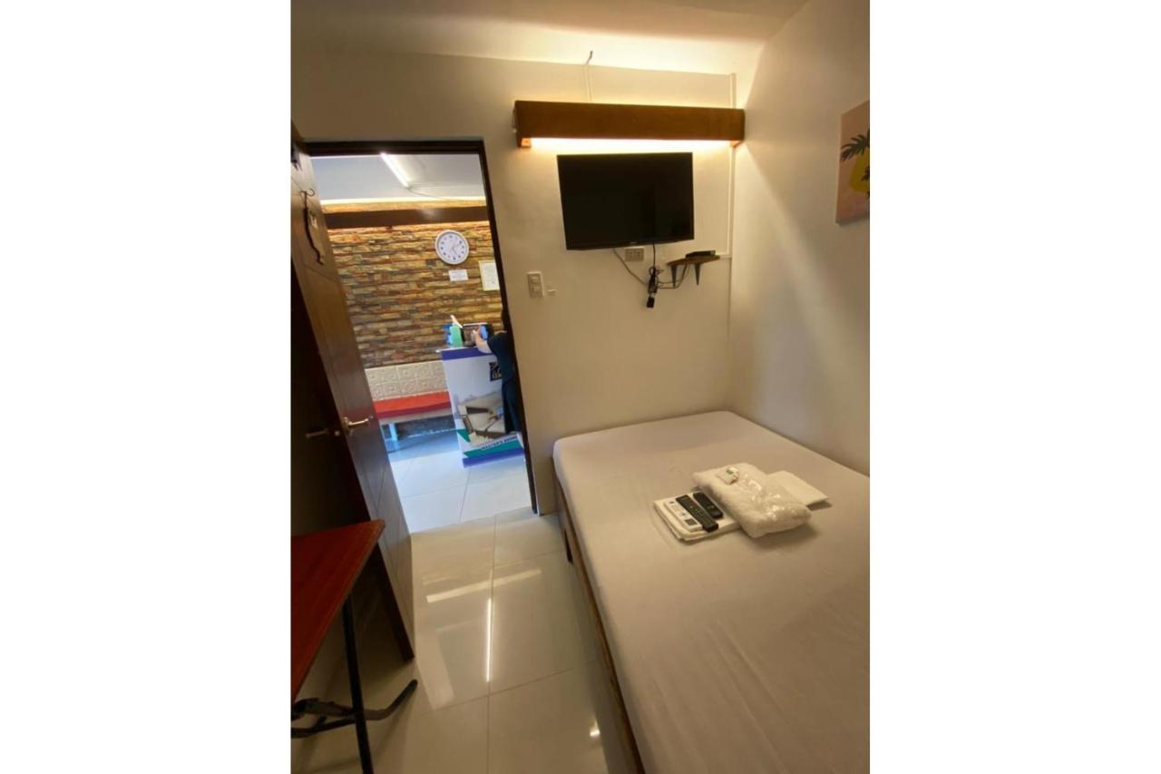 Hotel E Relaxed Haven Transient House Pasay Esterno foto