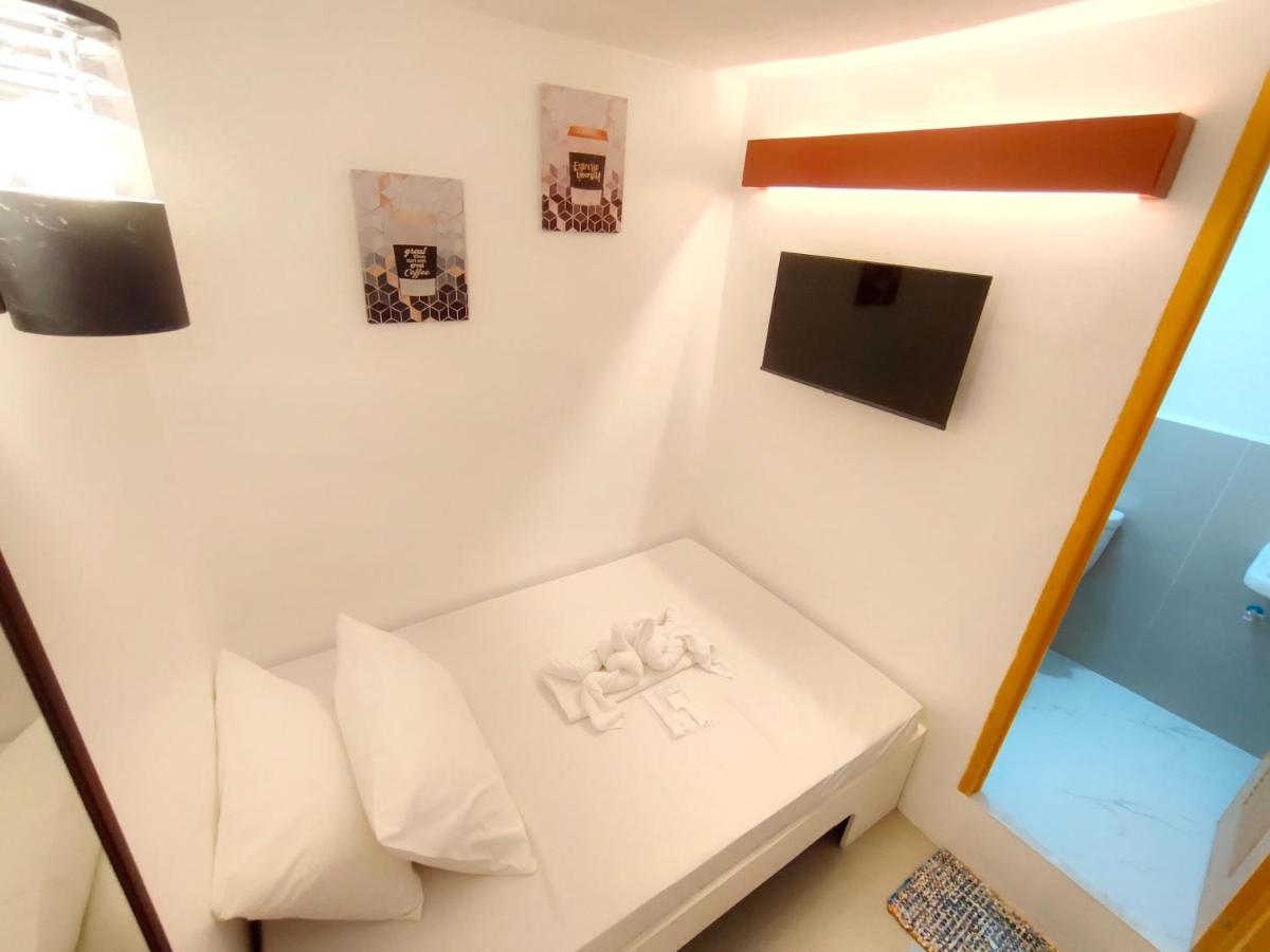 Hotel E Relaxed Haven Transient House Pasay Esterno foto